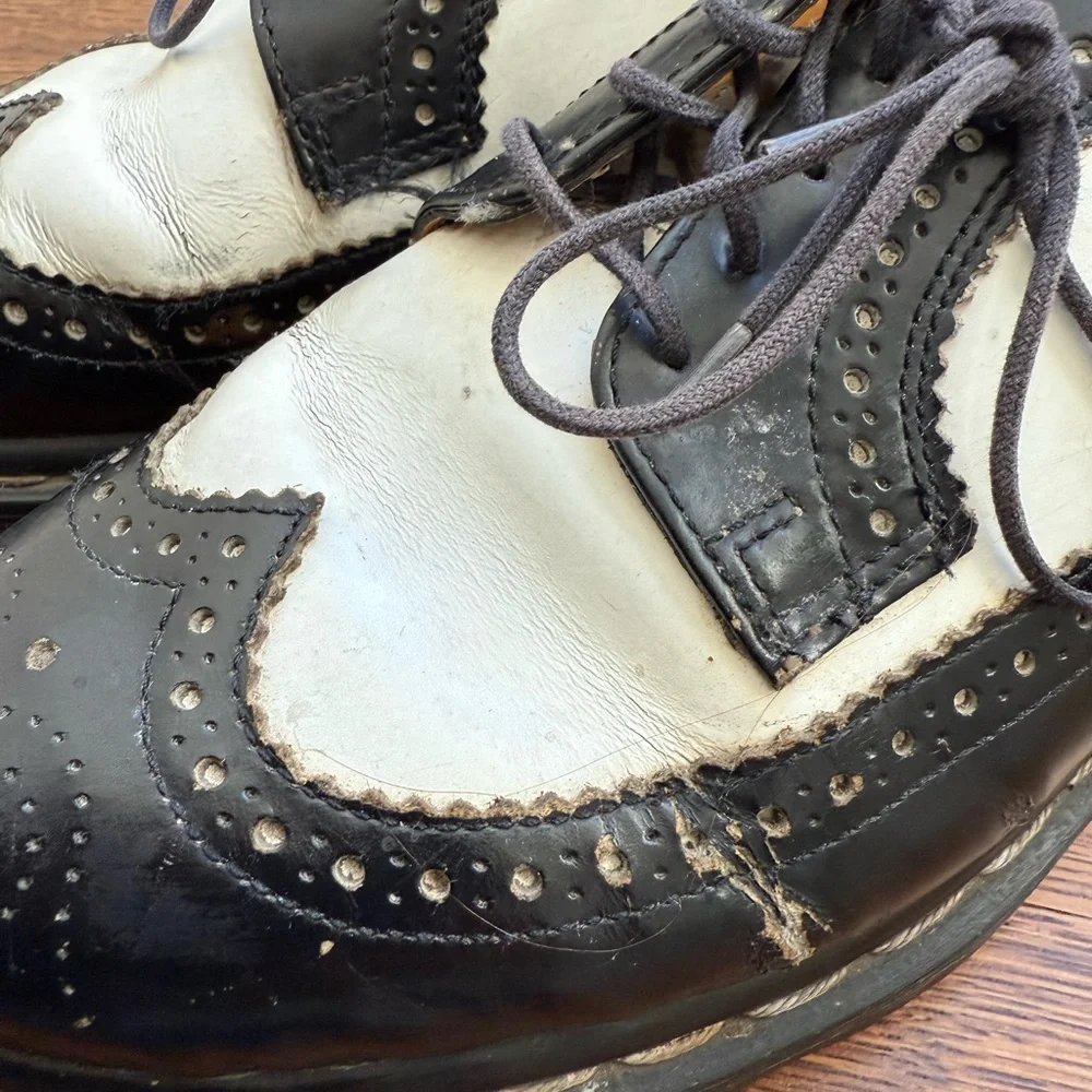 DOC MARTENS Vintage Oxford Brogues England Black White Wingtip Academia M 8 W 9‎